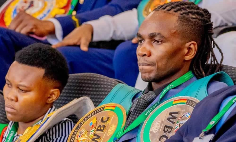 Ibrahim Class atua Bungeni na Mikanda yake miwili ya WBC.