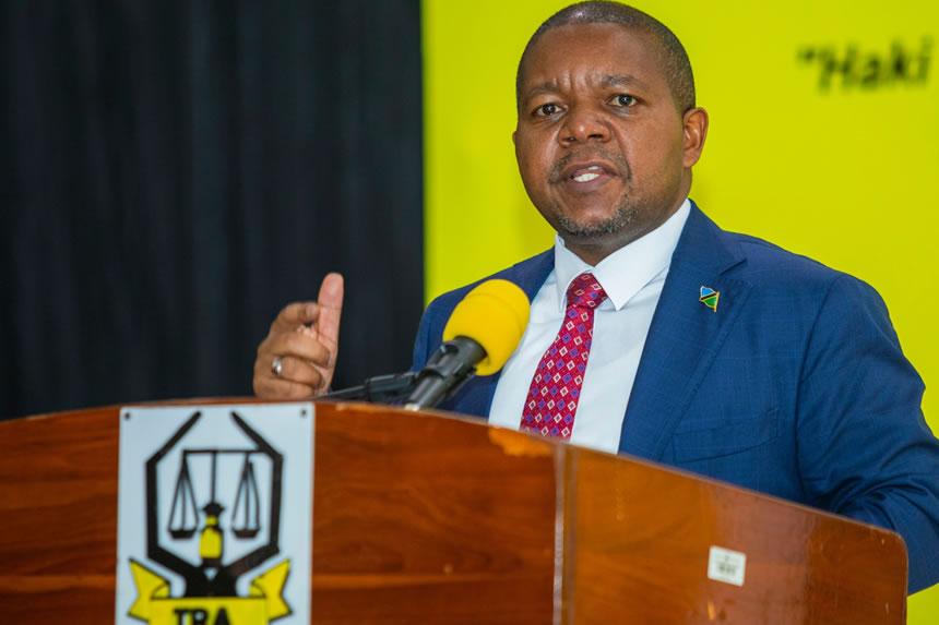 Hakuna biashara itakayofungwa kwa sababu ya kodi - Mwenda