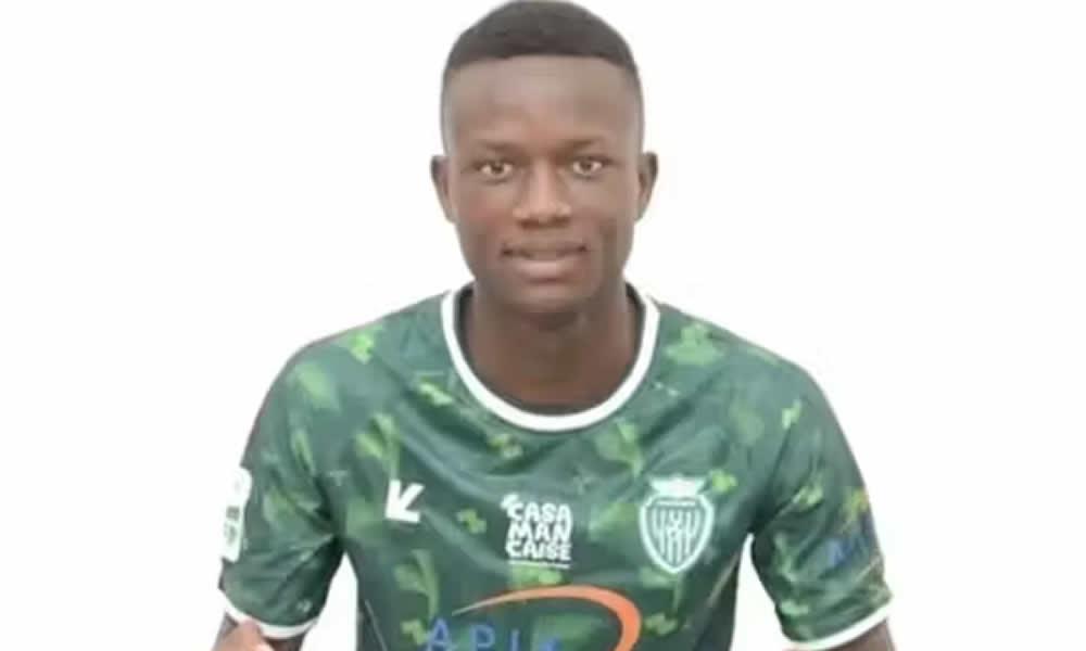 Mchezaji wa Senegal Afariki akiwa uwanjani.