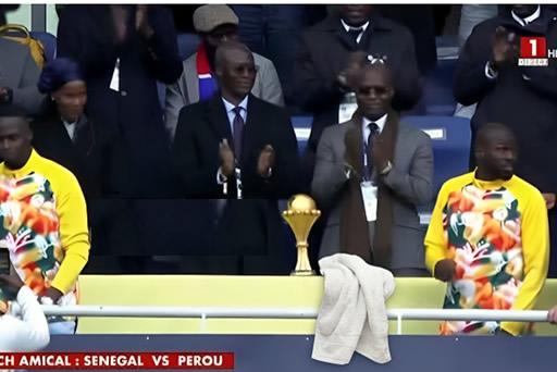 Senegal yaingiza kombe la AFCON 2025 na taulo uwanjani