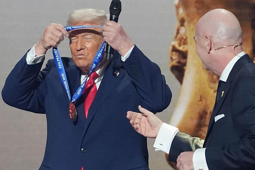 FIFA hatarini kumnyang’anya Trump tuzo ya amani