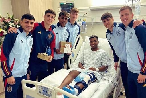 Yamal na wachezaji wa Barca wamtembelea Rodrygo