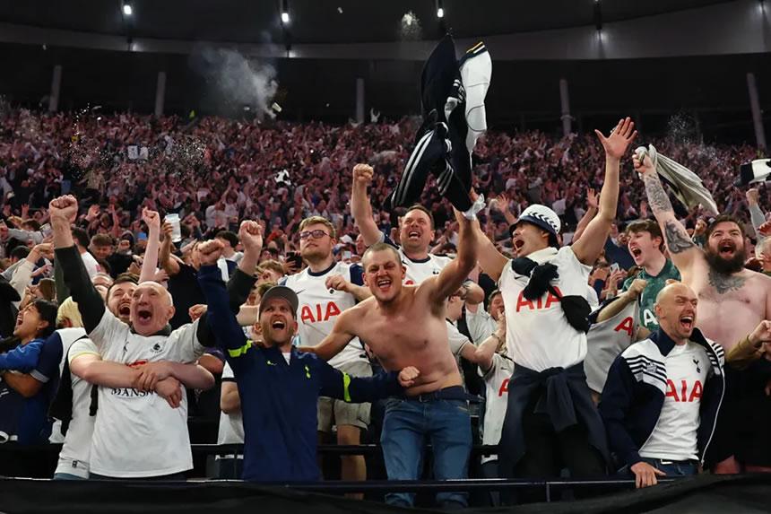 Spurs yasalimu amri kwa mashabiki, yarudisha jina la "Tottenham"