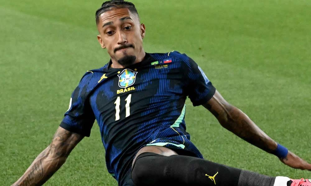 Raphinha aondoka Brazil arejea Barcelona kisa tatizo la misuli.