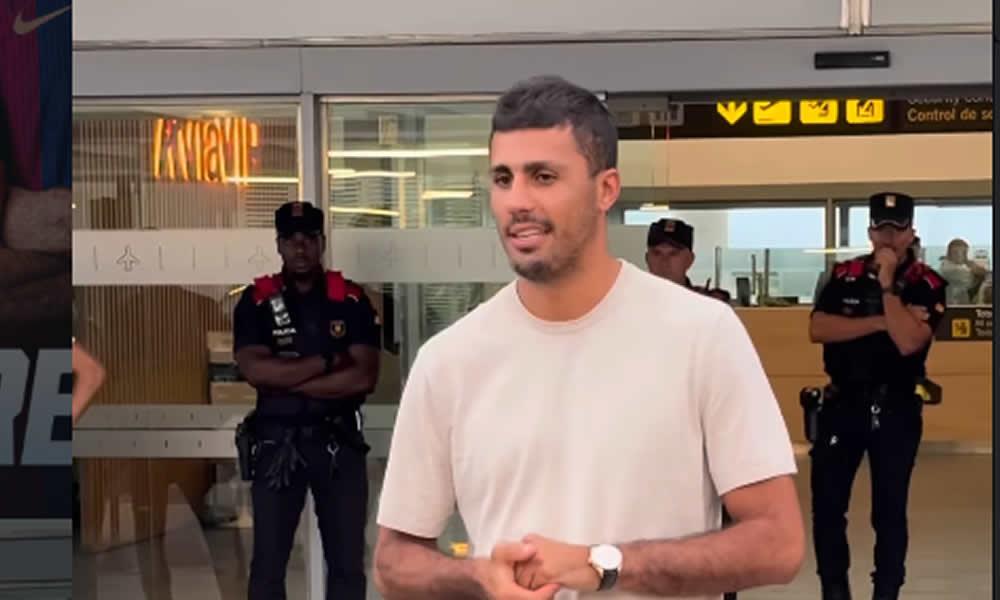 Rodri apania ubingwa wa UEFA akiwa na uzi wa Barcelona.