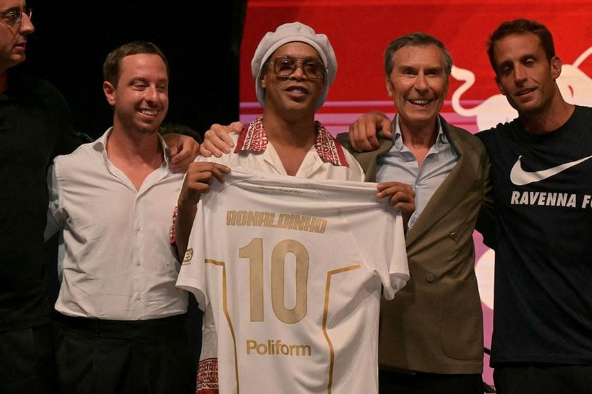 Ronaldinho arejea uwanjani akiwa na miaka 46 asaka bao lake la 300